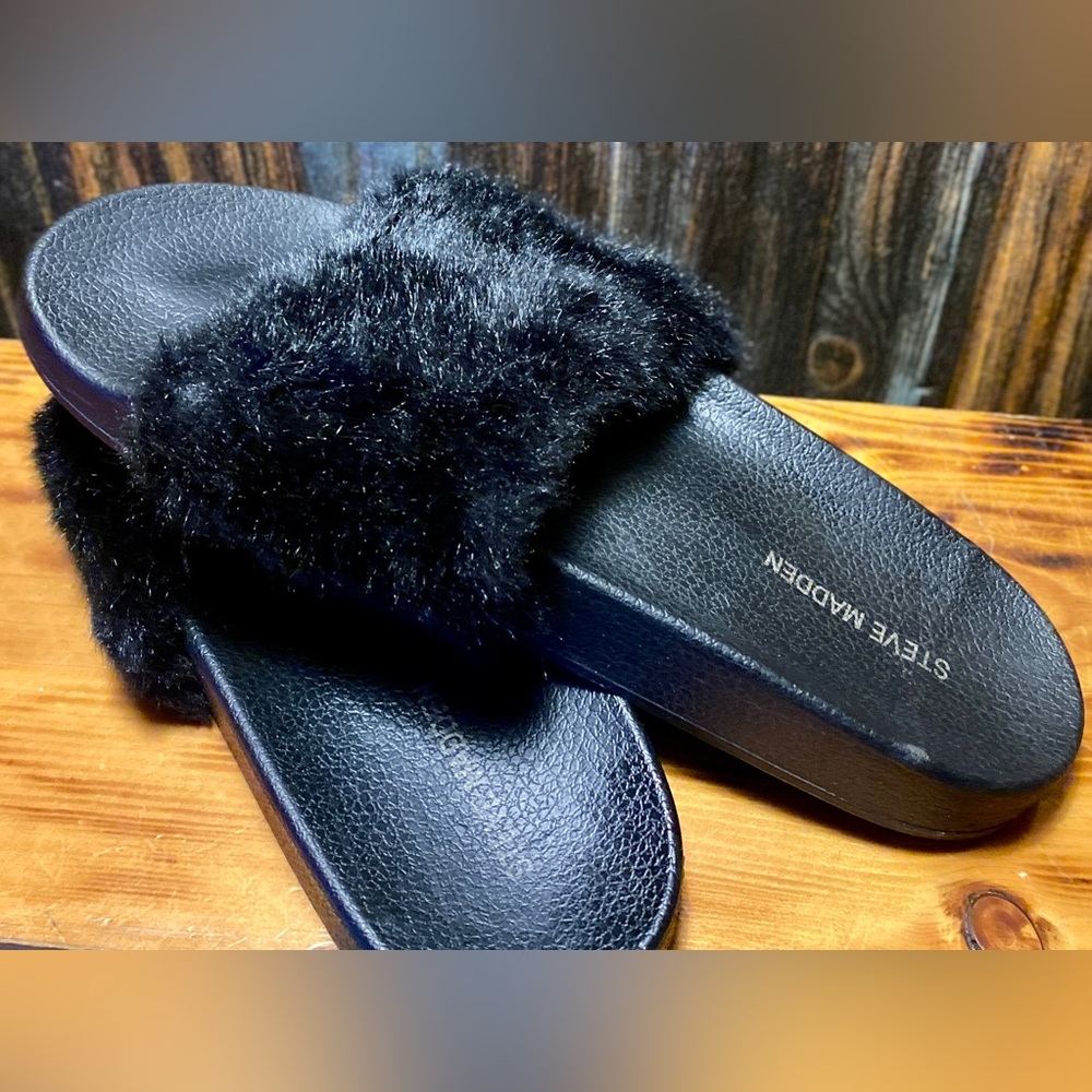 STEVE MADDEN SOFTEY FAUX FUR SLIDES